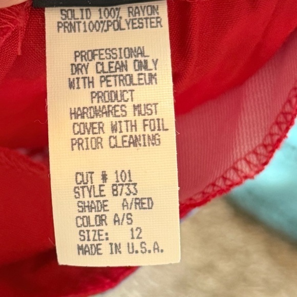 Vintage IIF Red Butterfly High Waisted Shorts Gold Medallion Belt Size 12 USA - Picture 9 of 9